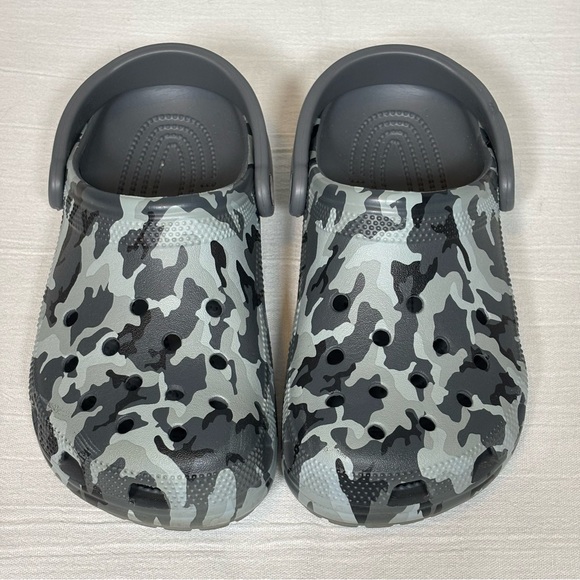 Crocs Classic Printed Camo Clogs-Black Slate Grey-Kid Size Junior 5 - Picture 3 of 11